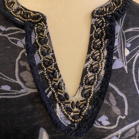 Chico’s Women's Navy Blue Floral Line Top size Medium - Picture 3 of 11